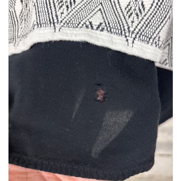 Pleione Women’s XL White Black Aztec Print Split Layer Zip Back Blouse - Picture 3 of 6